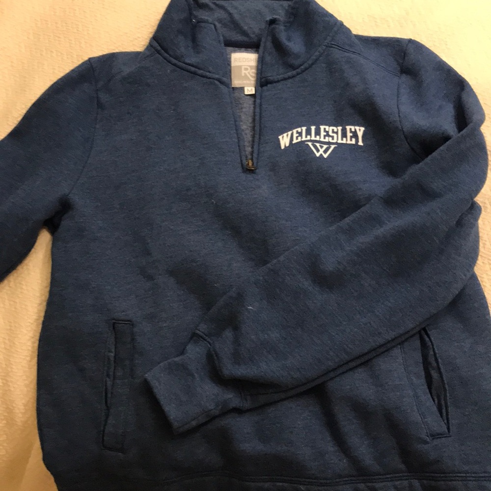 NWOT Wellesley sweatshirt
